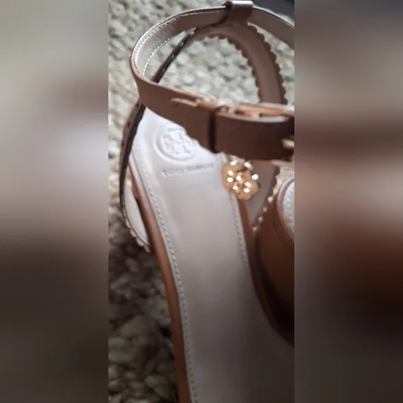Tory burch marguerite leather lasercut accents low hill sandals size 10