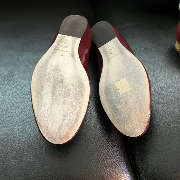 Tory Burch Patent Leather Logo Flats shoes Size: 9 ALMOST NEW Burgundy patent