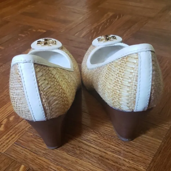 Tory Burch Women's Tan Woven Flats