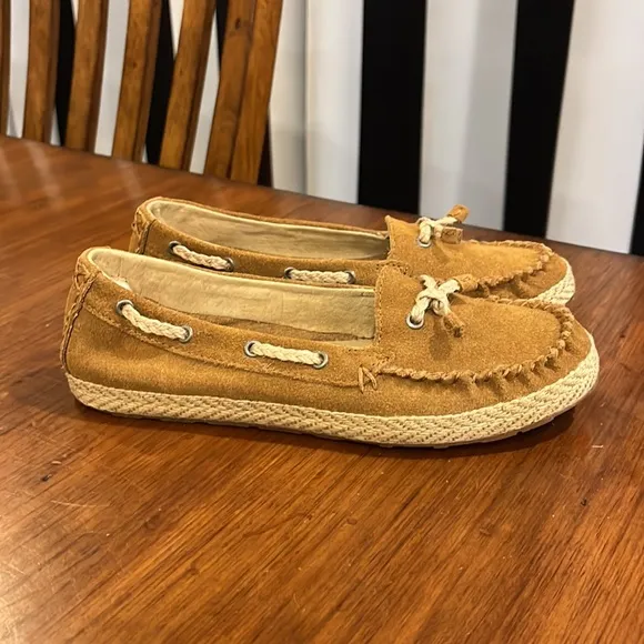 Ugg Australia K Ariana Flats Shoes new Chestnut Girls Youth Size 3