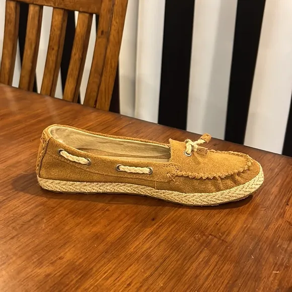 Ugg Australia K Ariana Flats Shoes new Chestnut Girls Youth Size 3
