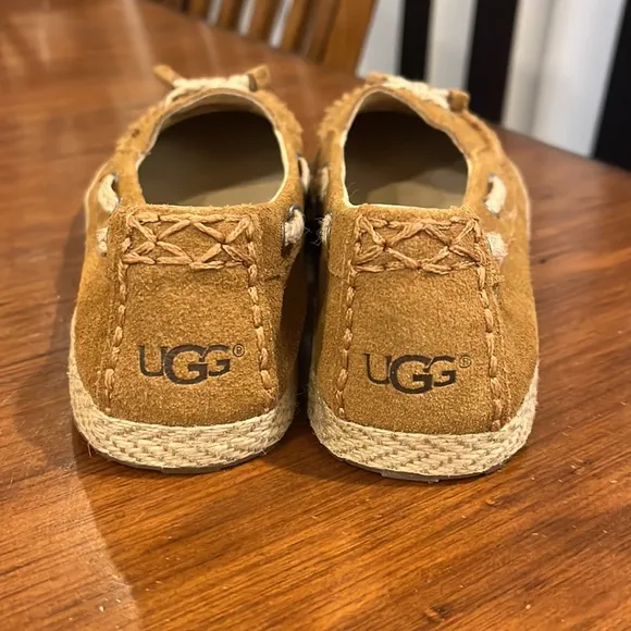 Ugg Australia K Ariana Flats Shoes new Chestnut Girls Youth Size 3
