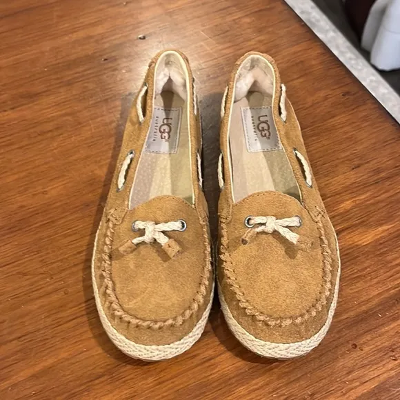Ugg Australia K Ariana Flats Shoes new Chestnut Girls Youth Size 3