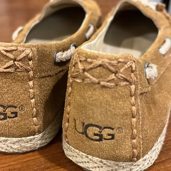 Ugg Australia K Ariana Flats Shoes new Chestnut Girls Youth Size 3