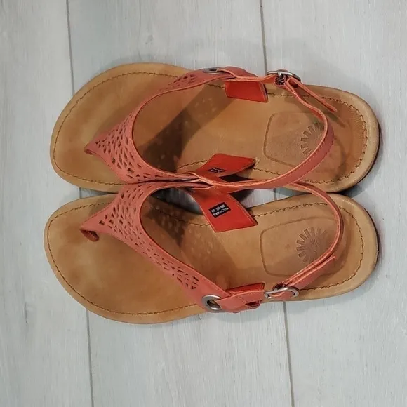 Ugg Australia Women T strap Leather Thong Sandals Flats shoes sz 10