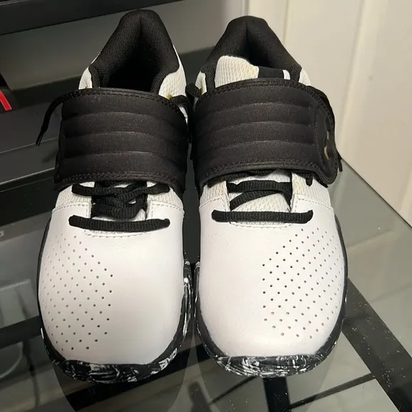 Under armour Boy shoes BRAND NEW