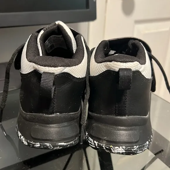 Under armour Boy shoes BRAND NEW