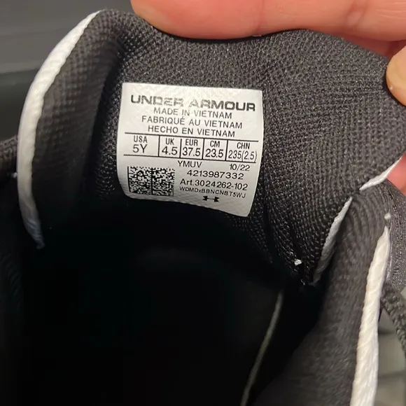 Under armour Boy shoes BRAND NEW