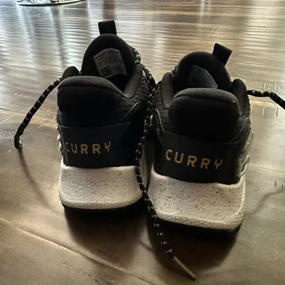 Under Armour Curry shoes size 5Y