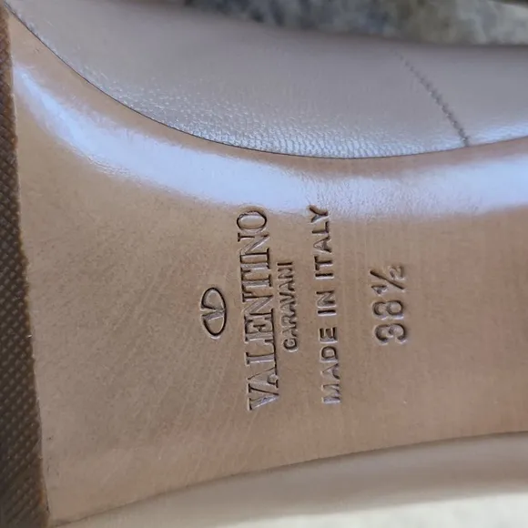 Valentino Garavani Pumps Love Latch Pointy Toe Pump Shoes 38.5 Gladiator Nude