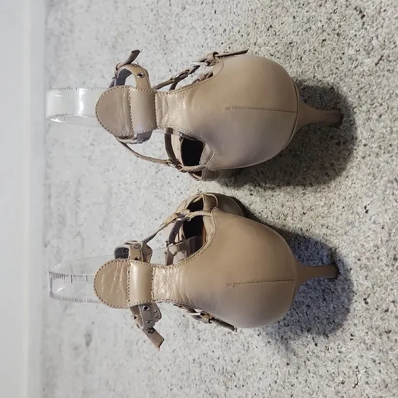 Valentino Garavani Pumps Love Latch Pointy Toe Pump Shoes 38.5 Gladiator Nude