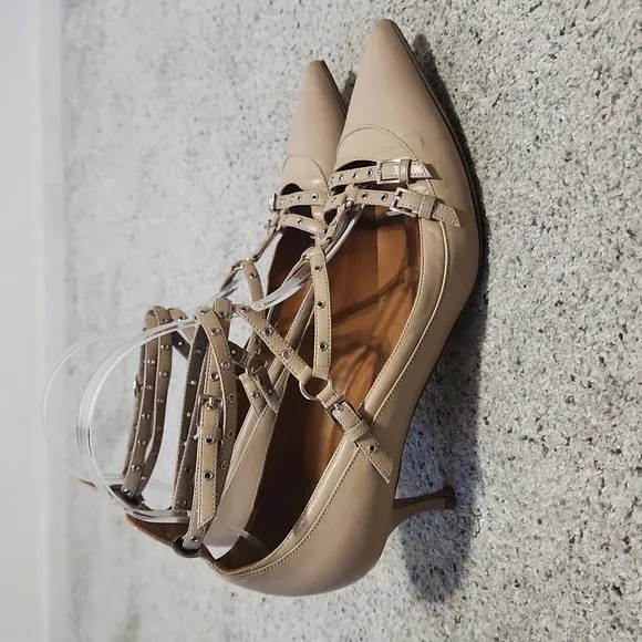 Valentino Garavani Pumps Love Latch Pointy Toe Pump Shoes 38.5 Gladiator Nude