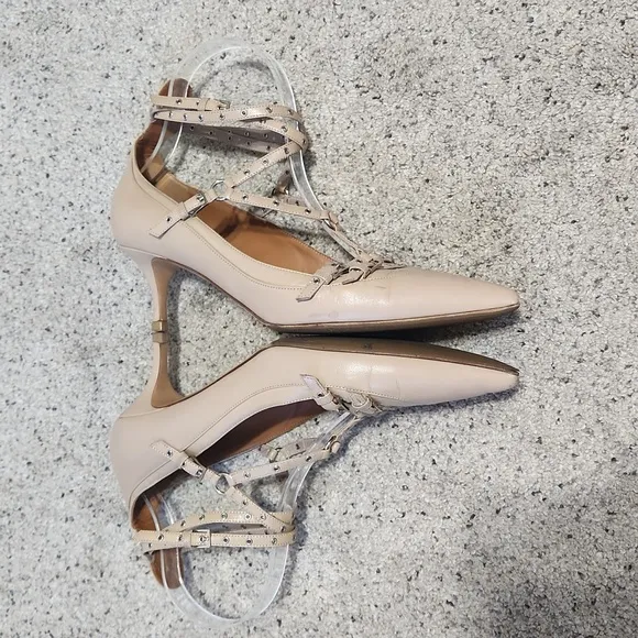 Valentino Garavani Pumps Love Latch Pointy Toe Pump Shoes 38.5 Gladiator Nude