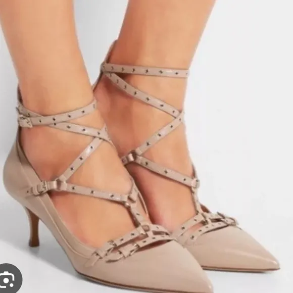 Valentino Garavani Pumps Love Latch Pointy Toe Pump Shoes 38.5 Gladiator Nude