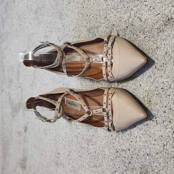 Valentino Garavani Pumps Love Latch Pointy Toe Pump Shoes 38.5 Gladiator Nude