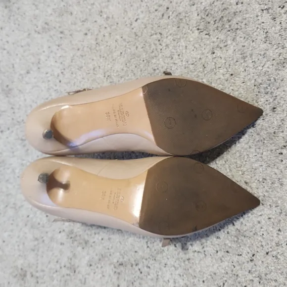 Valentino Garavani Pumps Love Latch Pointy Toe Pump Shoes 38.5 Gladiator Nude