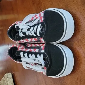 VANS CHECKERBOARD SZ 10  WORN ONCE.