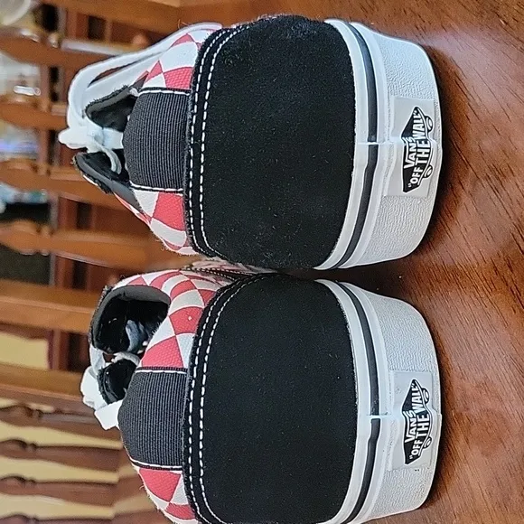 VANS CHECKERBOARD SZ 10  WORN ONCE.