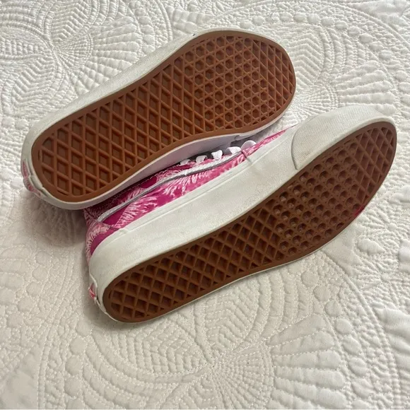 VANS Sk8-Hi Skater Sneakers Shoes Pink White Heart Tie Dye Ankle Size 7.5
