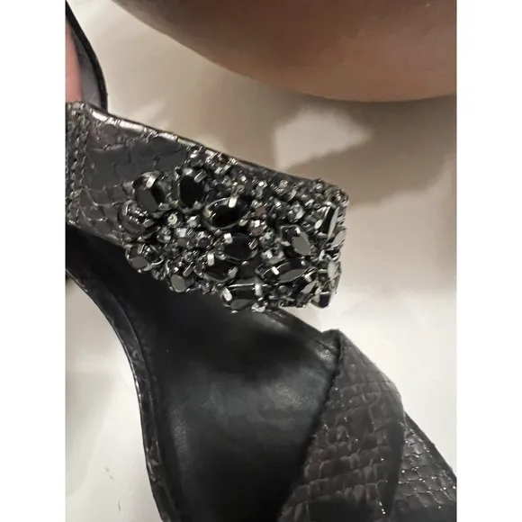 Vera Wang Lavender label Grey Metallic Beaded Leather Sandals Made In Italy 8.0‎