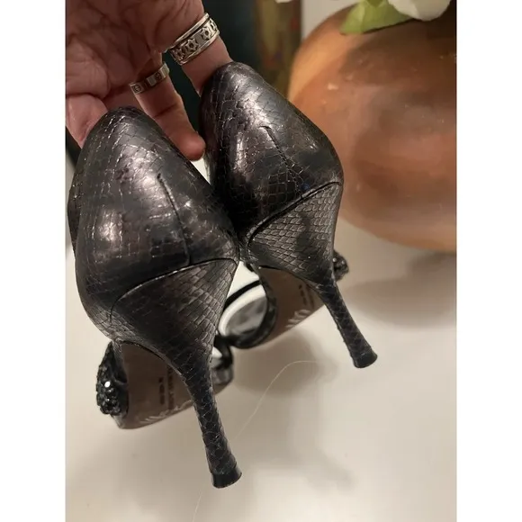Vera Wang Lavender label Grey Metallic Beaded Leather Sandals Made In Italy 8.0‎