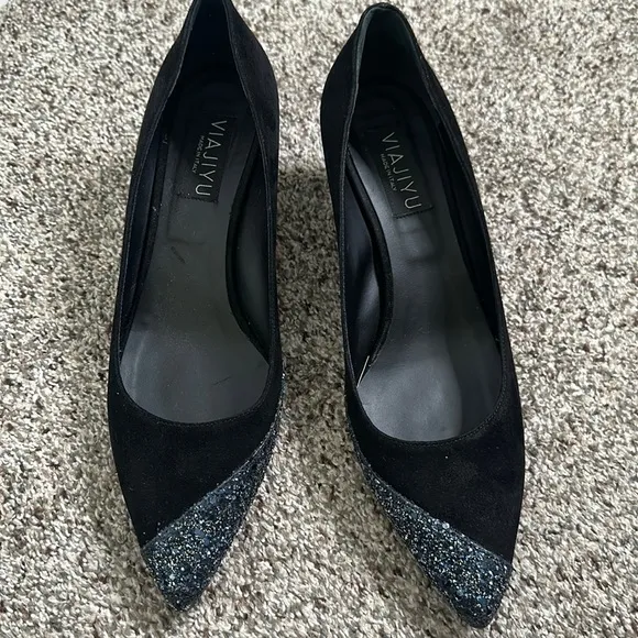 VIAJIYU  suede black pointy toe glitter front wedges size 9