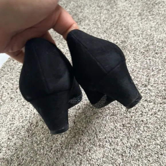 VIAJIYU  suede black pointy toe glitter front wedges size 9