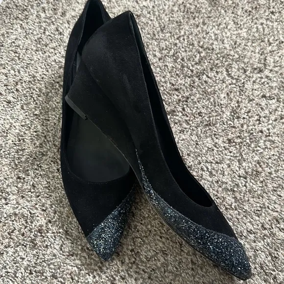 VIAJIYU  suede black pointy toe glitter front wedges size 9