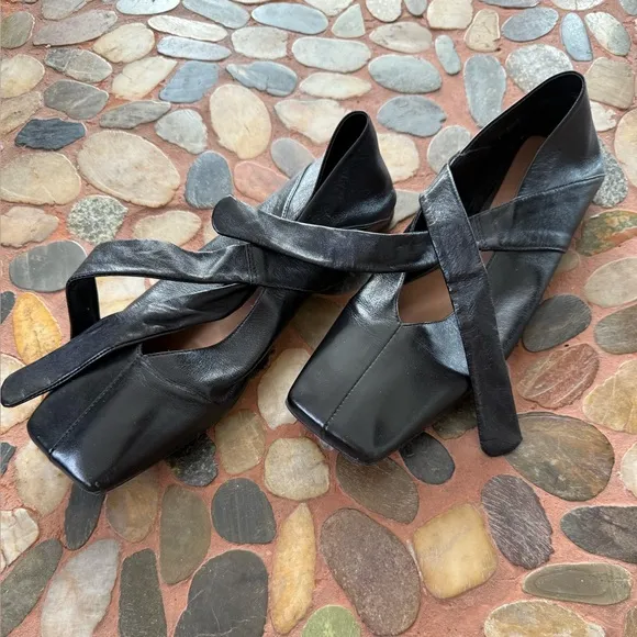 Vicenza Bow Mary Jane Flats