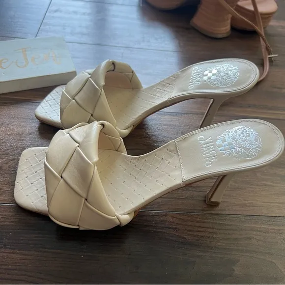 Vince Camuto Brelanie Cream Heeled Sandals NWOT
