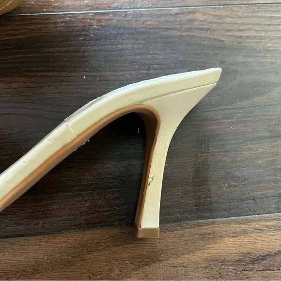 Vince Camuto Brelanie Cream Heeled Sandals NWOT