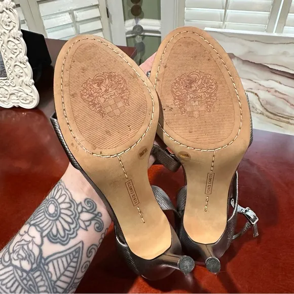 Vince Camuto Costina Embossed Metallic Leather Sandal Heels Size 8
