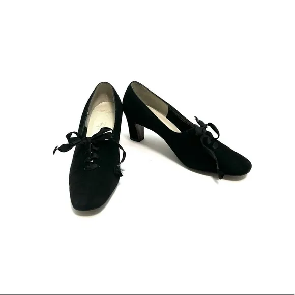 Vintage 1950s black suede lace up pumps
