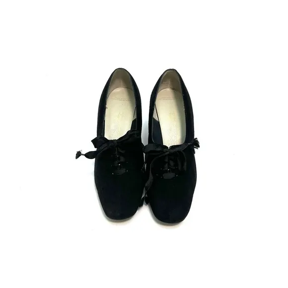 Vintage 1950s black suede lace up pumps