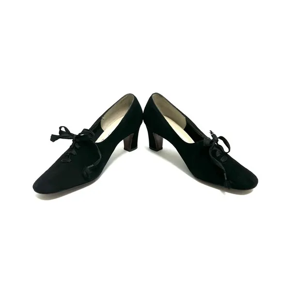Vintage 1950s black suede lace up pumps