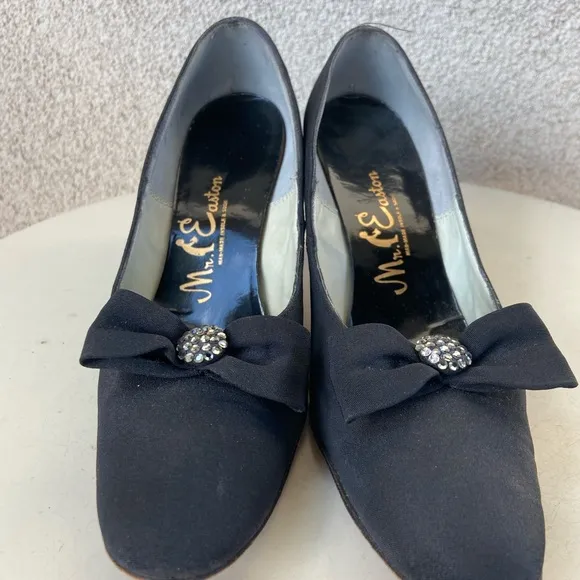 Vintage 1960s elegant black fabric pumps shoes heel rhinestones Mr Easton sz 7N