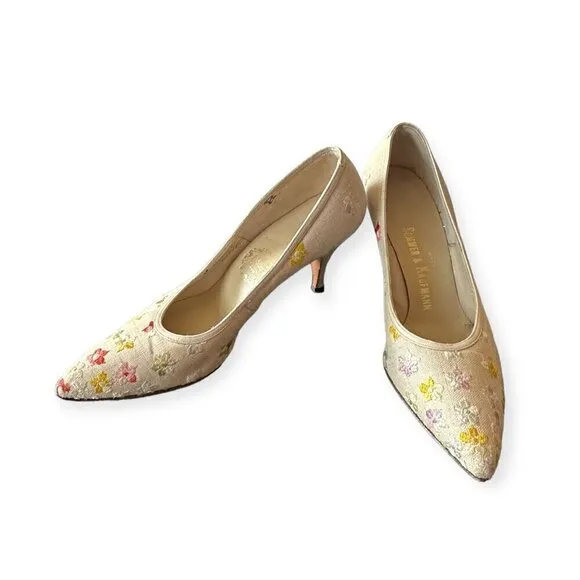 Vintage I. Miller 1950s Pointed toe pumps with Floral Embroidery.