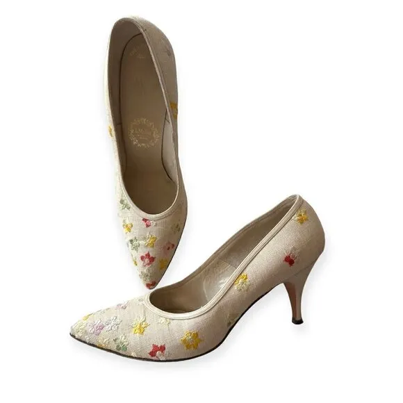 Vintage I. Miller 1950s Pointed toe pumps with Floral Embroidery.