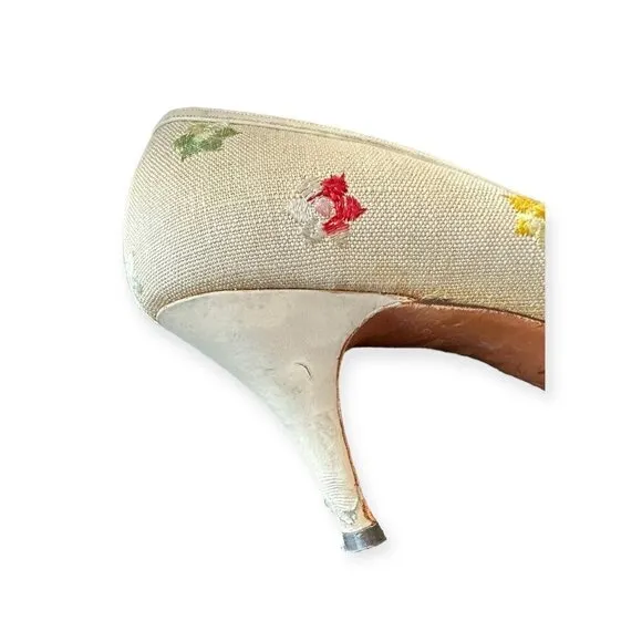 Vintage I. Miller 1950s Pointed toe pumps with Floral Embroidery.