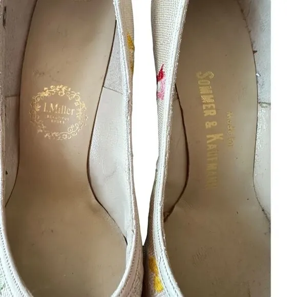 Vintage I. Miller 1950s Pointed toe pumps with Floral Embroidery.