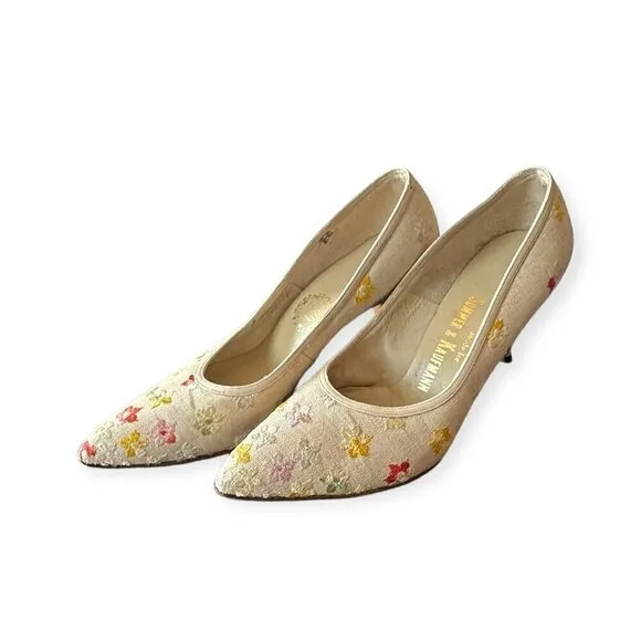 Vintage I. Miller 1950s Pointed toe pumps with Floral Embroidery.