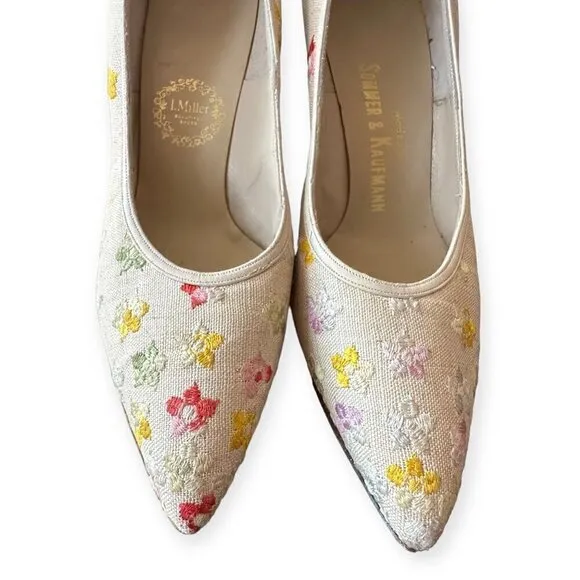 Vintage I. Miller 1950s Pointed toe pumps with Floral Embroidery.