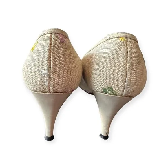 Vintage I. Miller 1950s Pointed toe pumps with Floral Embroidery.