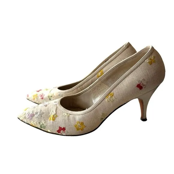 Vintage I. Miller 1950s Pointed toe pumps with Floral Embroidery.