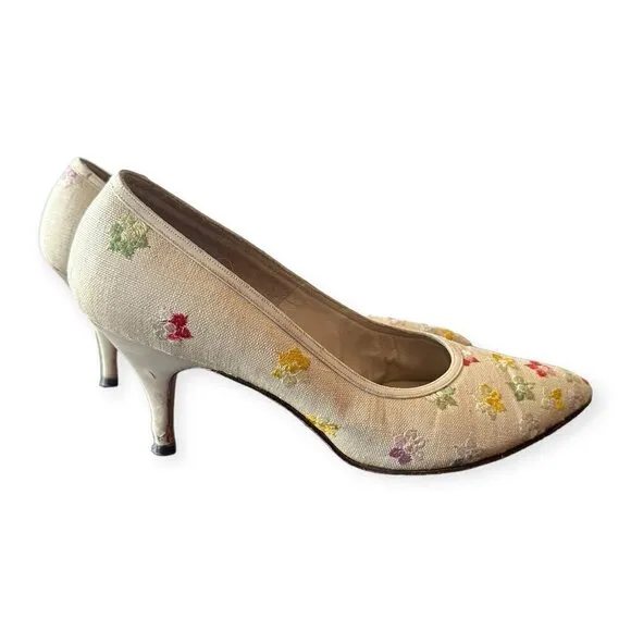 Vintage I. Miller 1950s Pointed toe pumps with Floral Embroidery.