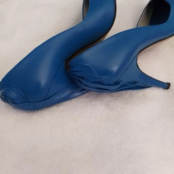 Vintage Ricinni Blue leather shoes.  (Pre-Loved) Sz 6