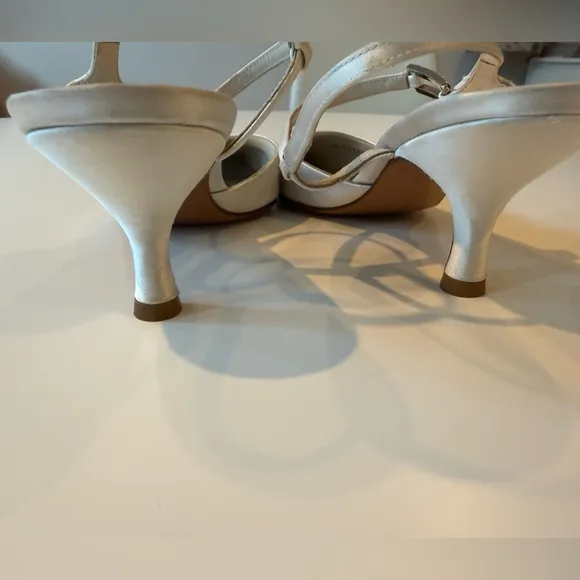 Vintage Stuart Weitzman White Satin Kitten Heel Sandals – Size 7