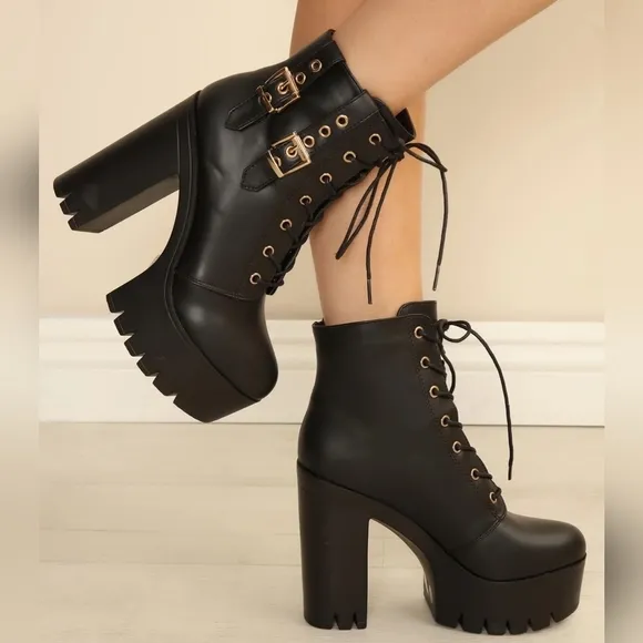 Women's Block Heel Lace Up Botties Black Color