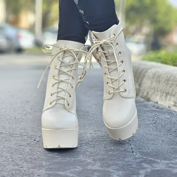 Women's Block Heel Lace Up Botties White Color