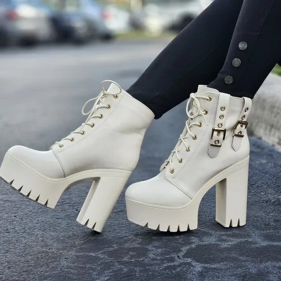 Women's Block Heel Lace Up Botties White Color